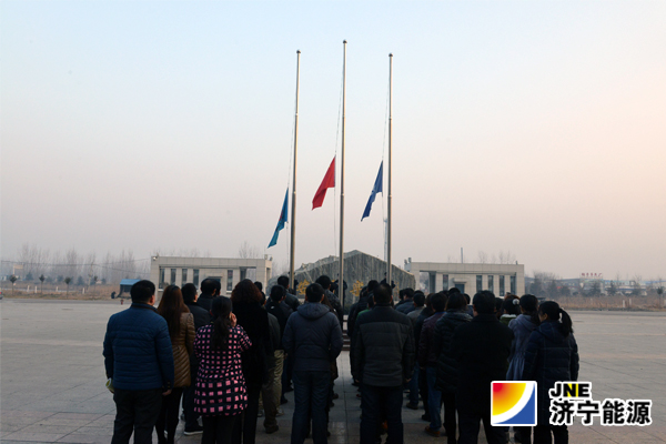 安居煤矿开展周一升旗活动