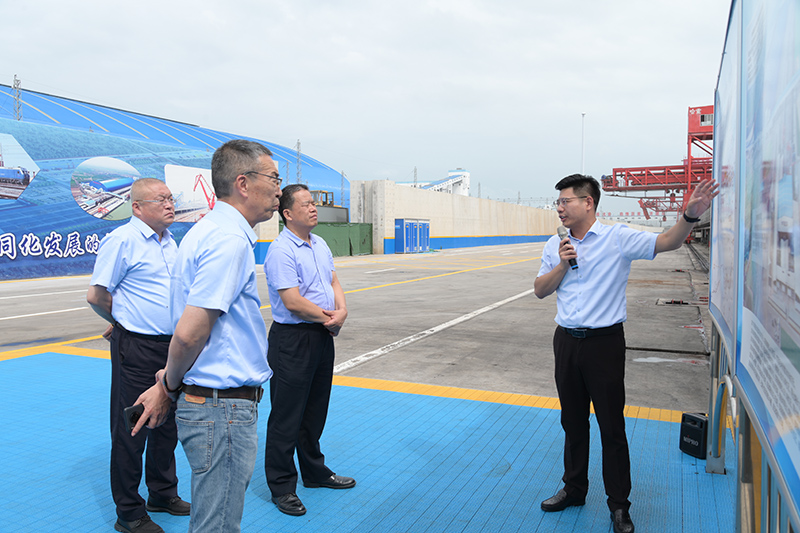 山东港口客人莅临梁山港调研指导1（吕言  摄）.jpg
