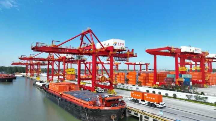 人民网丨龙拱港“科技+融合”绘就内河航运黄金走廊