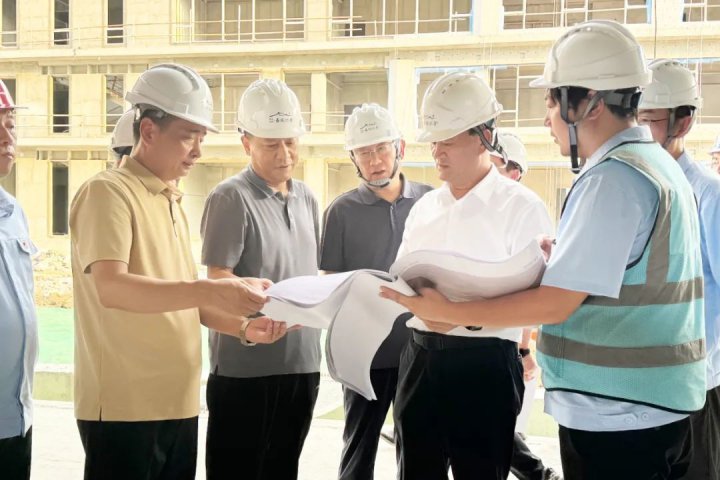 张广宇陪同市卫健委领导到春风仁里项目进行调研