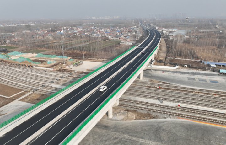 龙拱港铁路专用线分离立交桥正式通车