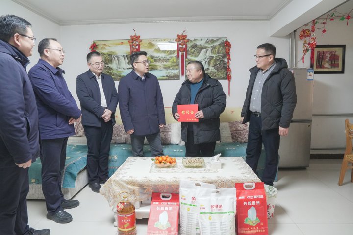 市国资委领导走访慰问万搏平台-万搏(中国)一站式服务平台
困难党员、老干部家属