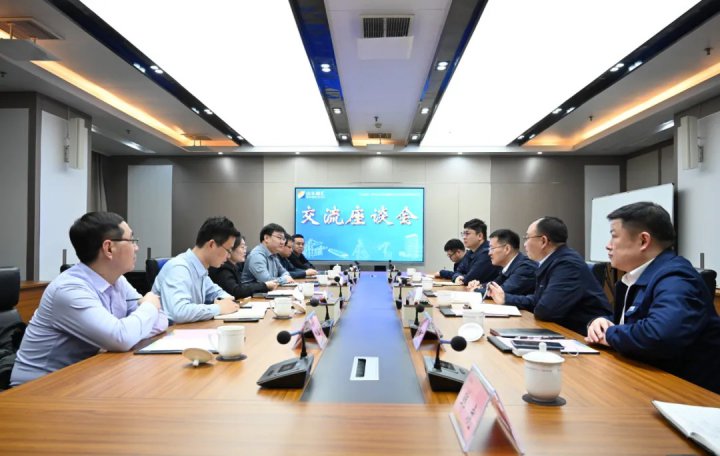 济宁市委网信办、曲阜师范大学领导到万搏平台-万搏(中国)一站式服务平台
座谈交流