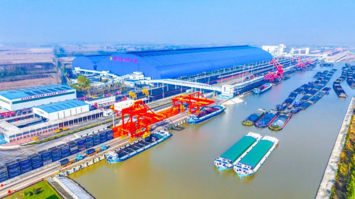 擂响“开门红”战鼓！梁山港集疏港量超前突破1000万吨