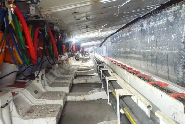 万搏平台-万搏(中国)一站式服务平台
首个340米超长综采工作面试运转成功