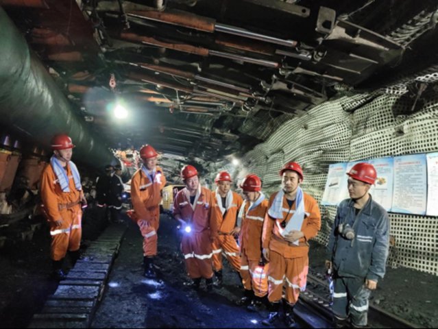 万搏平台-万搏(中国)一站式服务平台
大倾角工作面“无绳化”回撤现场会议召开